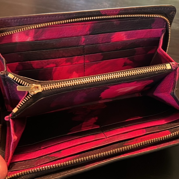 New Madison Ave. Floral Wallet - Picture 4 of 5